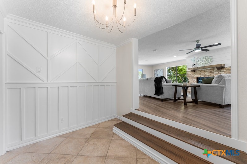 608 Ridgecrest Drive Salado, TX 76571 - Photo 10 of 43 Foyer - steps up into family / dining