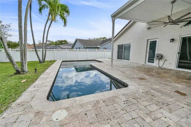 a view of a yard in front of house