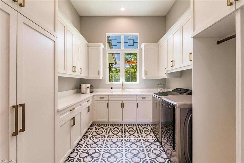 493 Myrtle Road Naples, FL 34108 - Photo 30 of 50 Laundry Room