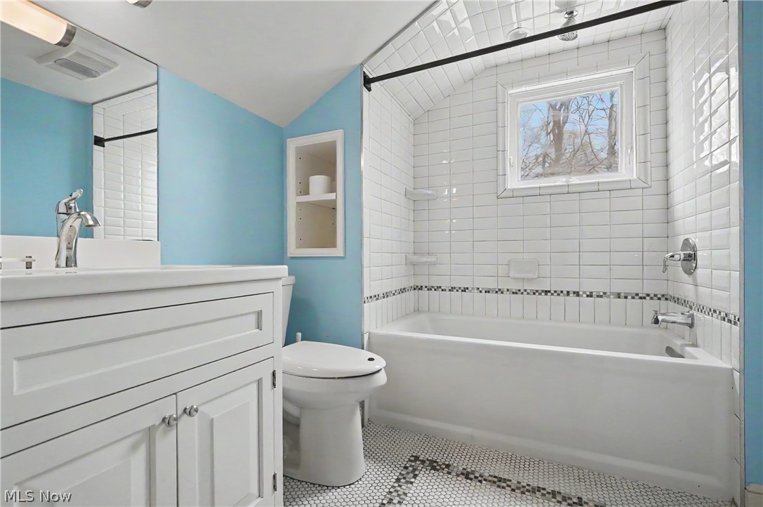 1280 Norton Road Stow, OH 44224 - Photo 29 of 44 Upstairs bathroom