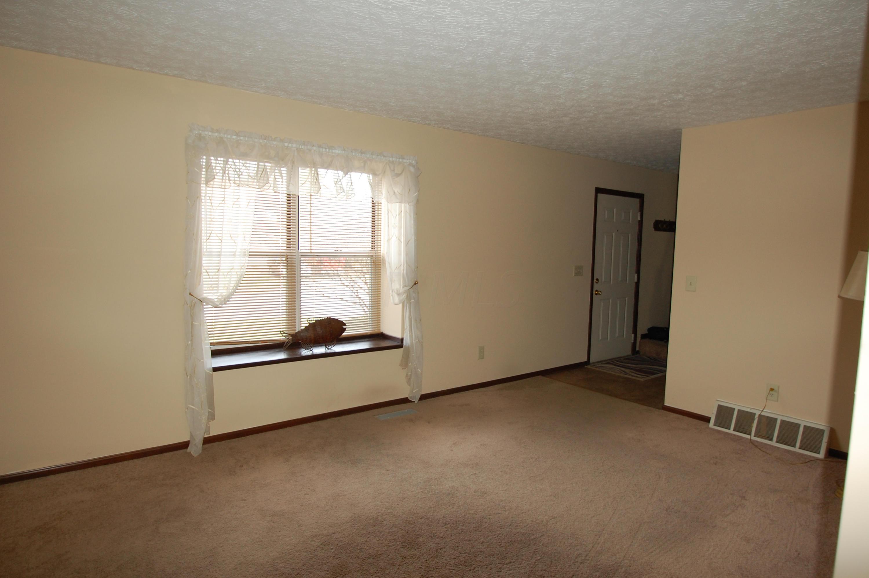 1761 Rushing Way Columbus, OH 43235 - Photo 8 of 39 Gallery Image 8