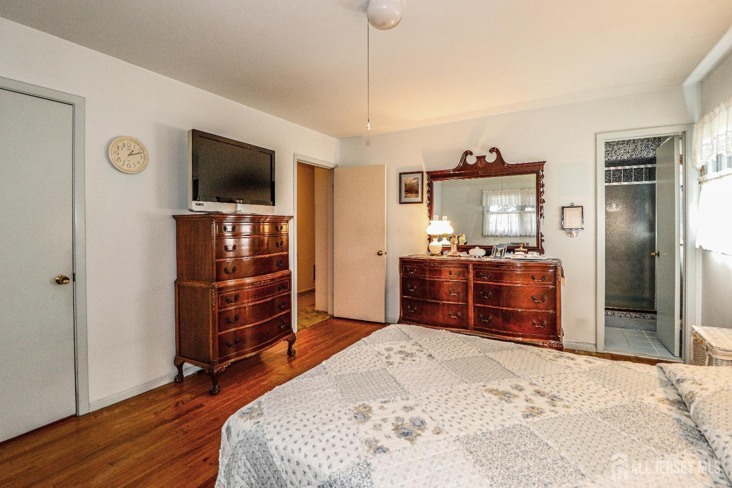 33 Harmon Road Edison, NJ 08837 - Photo 17 of 25 a bedroom with a bed and a television