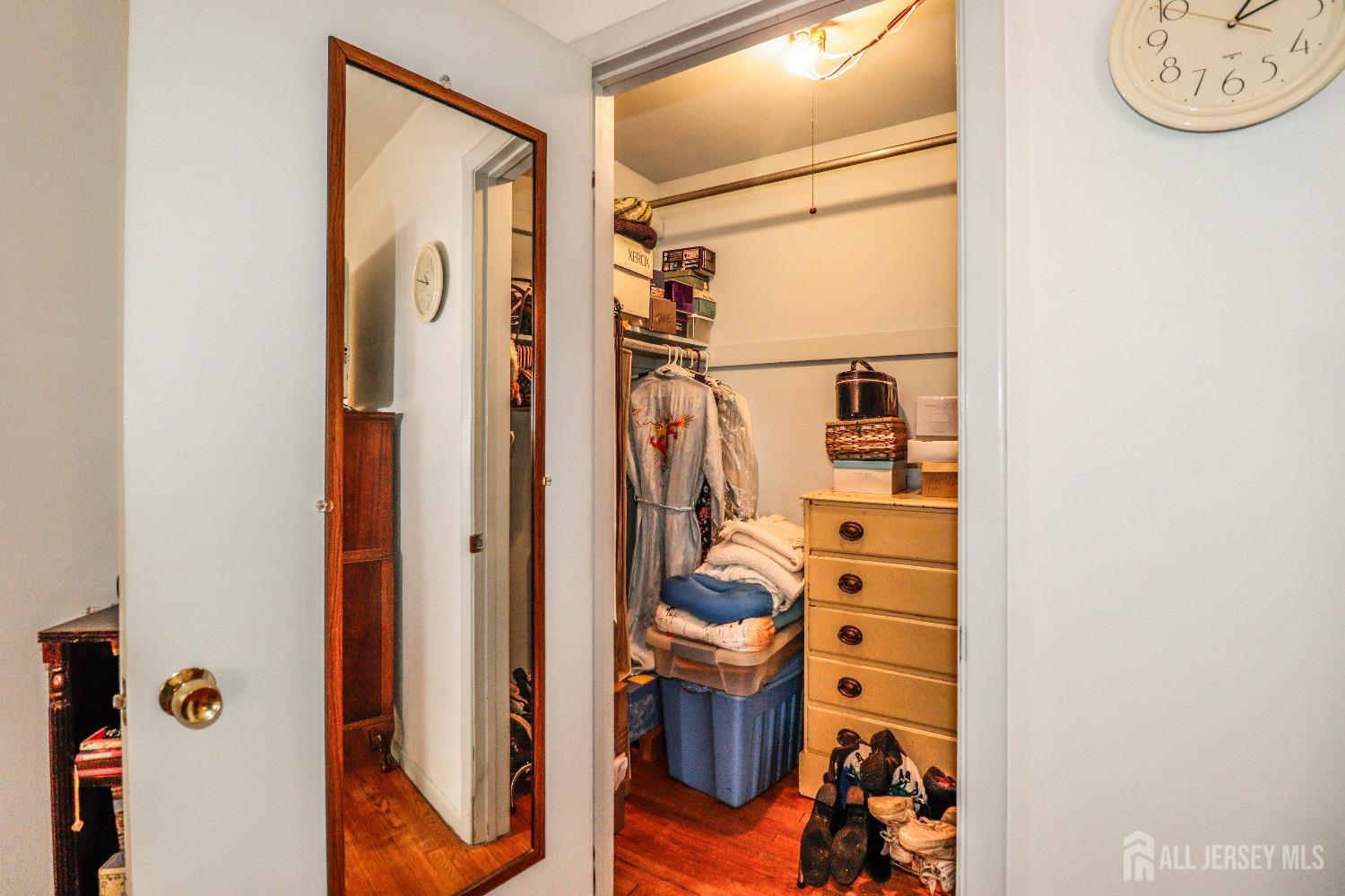 33 Harmon Road Edison, NJ 08837 - Photo 18 of 25 view of stairs