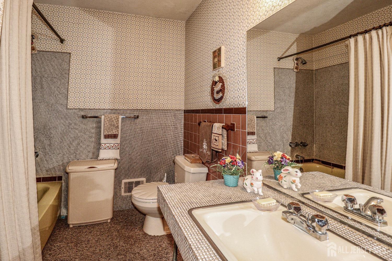 33 Harmon Road Edison, NJ 08837 - Photo 20 of 25 a bathroom with a granite countertop sink and a mirror