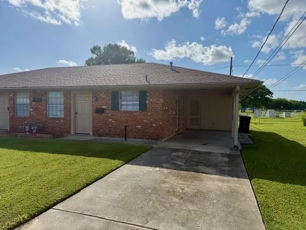$1,100 | 405 Omega Street, Unit B, Belle Chasse, LA 70037