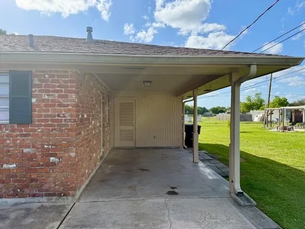 $1,100 | 405 Omega Street, Unit B, Belle Chasse, LA 70037