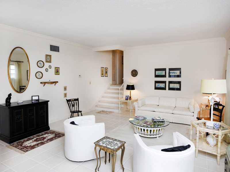 1180 Reef Road, Unit C9 Vero Beach, FL 32963 - Photo 4 of 24 Gallery Image 4