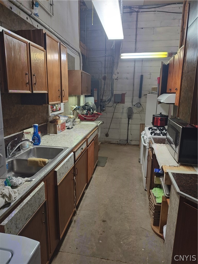 2939 Tag Road Lenox, NY 13032 - Photo 11 of 22 Garage Kitchen
