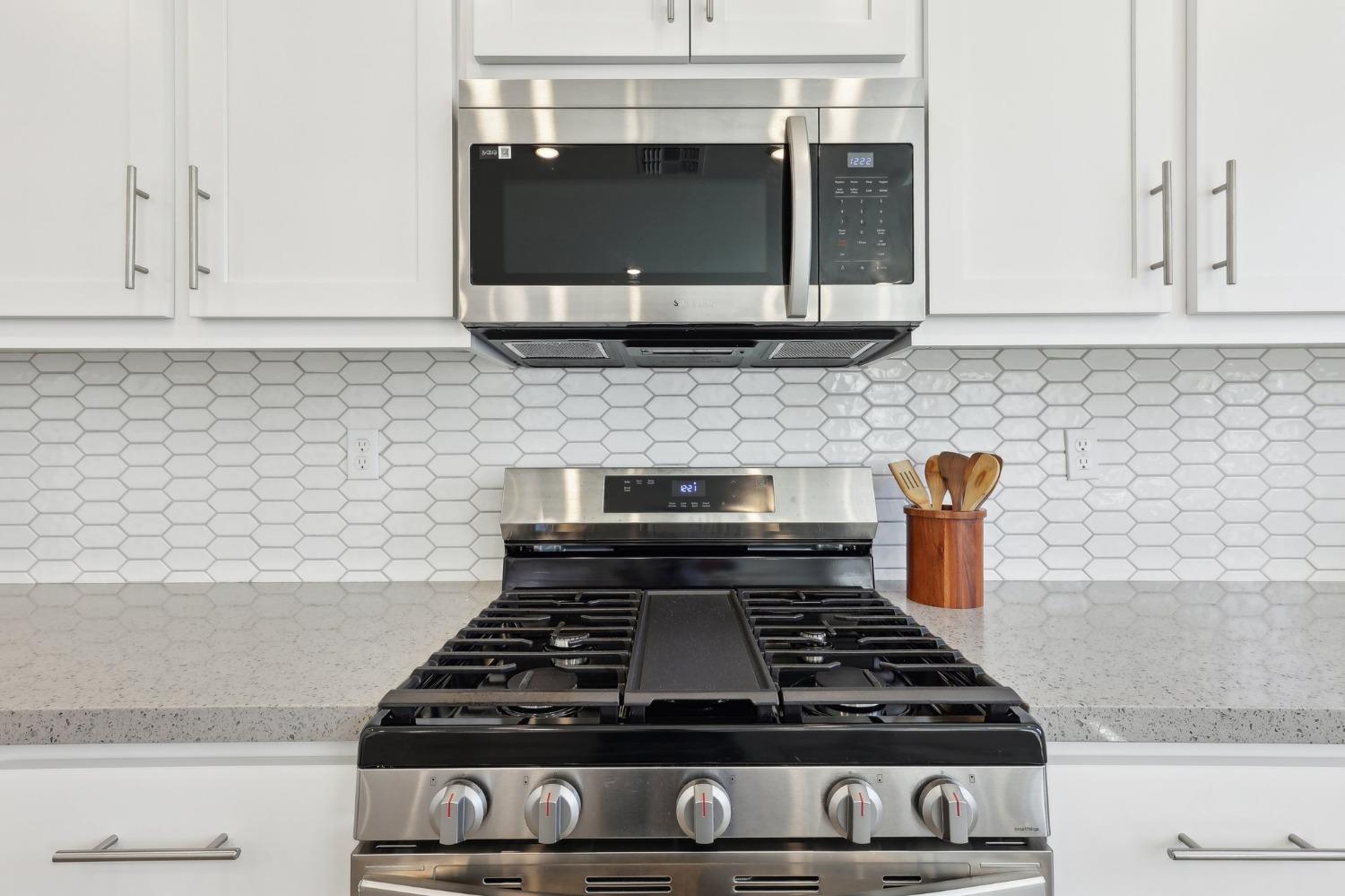 2200 Stagecoach Road Patterson, CA 95363 - Photo 16 of 35 a stove top oven sitting inside of a kitchen