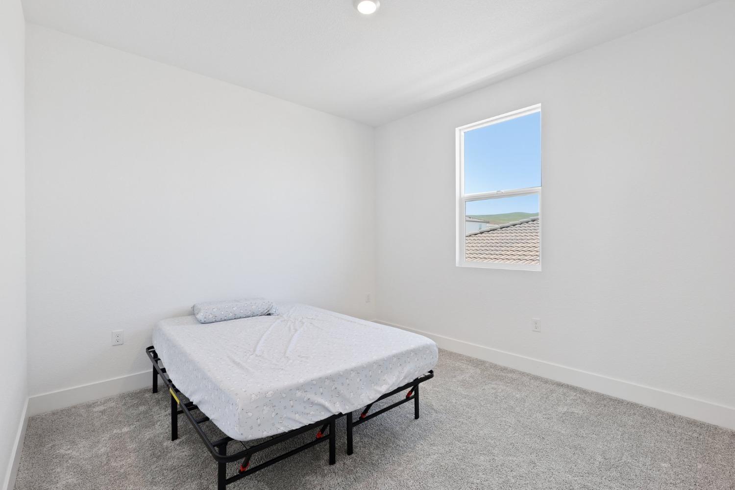 2200 Stagecoach Road Patterson, CA 95363 - Photo 25 of 35 a room with a table and a window