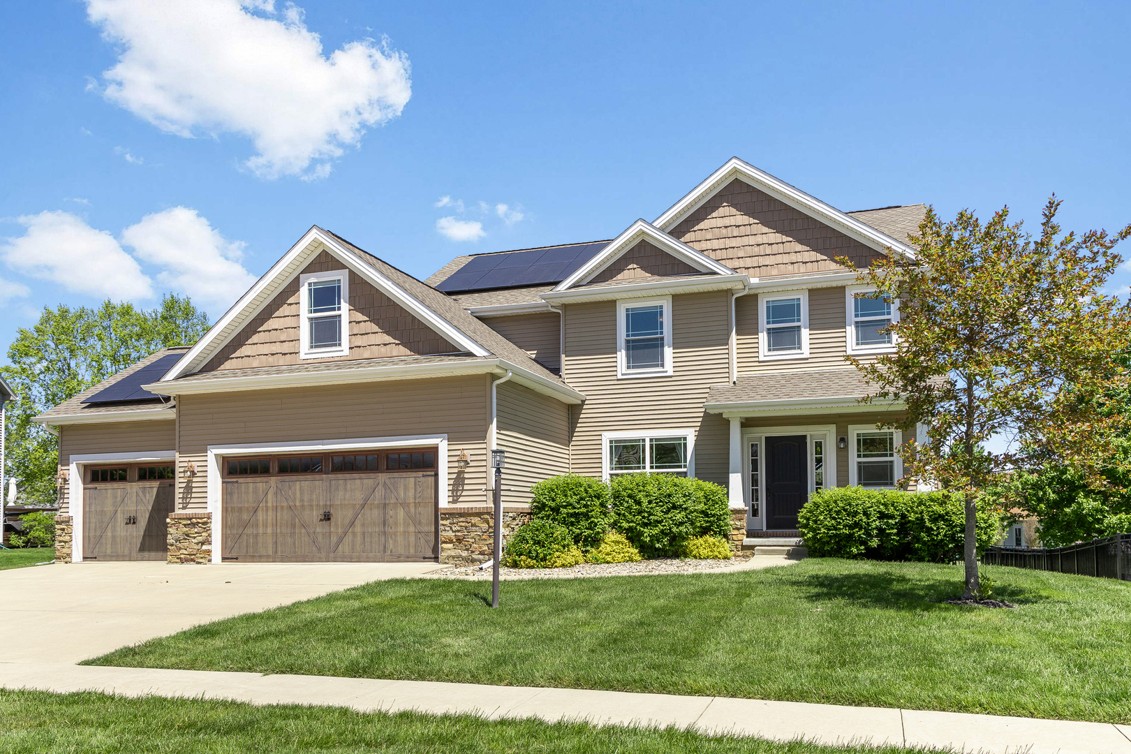 1208 East White Oak Road Mahomet, IL 61853 - Photo 2 of 52