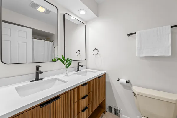 $925,000 | 161 East Stone Avenue, Lake Forest, IL 60045