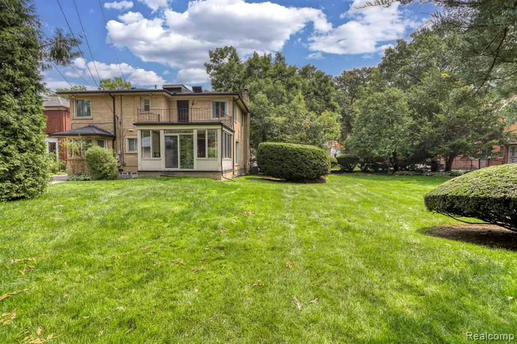 19595 Renfrew Road Detroit, MI 48221 - Photo 8 of 39