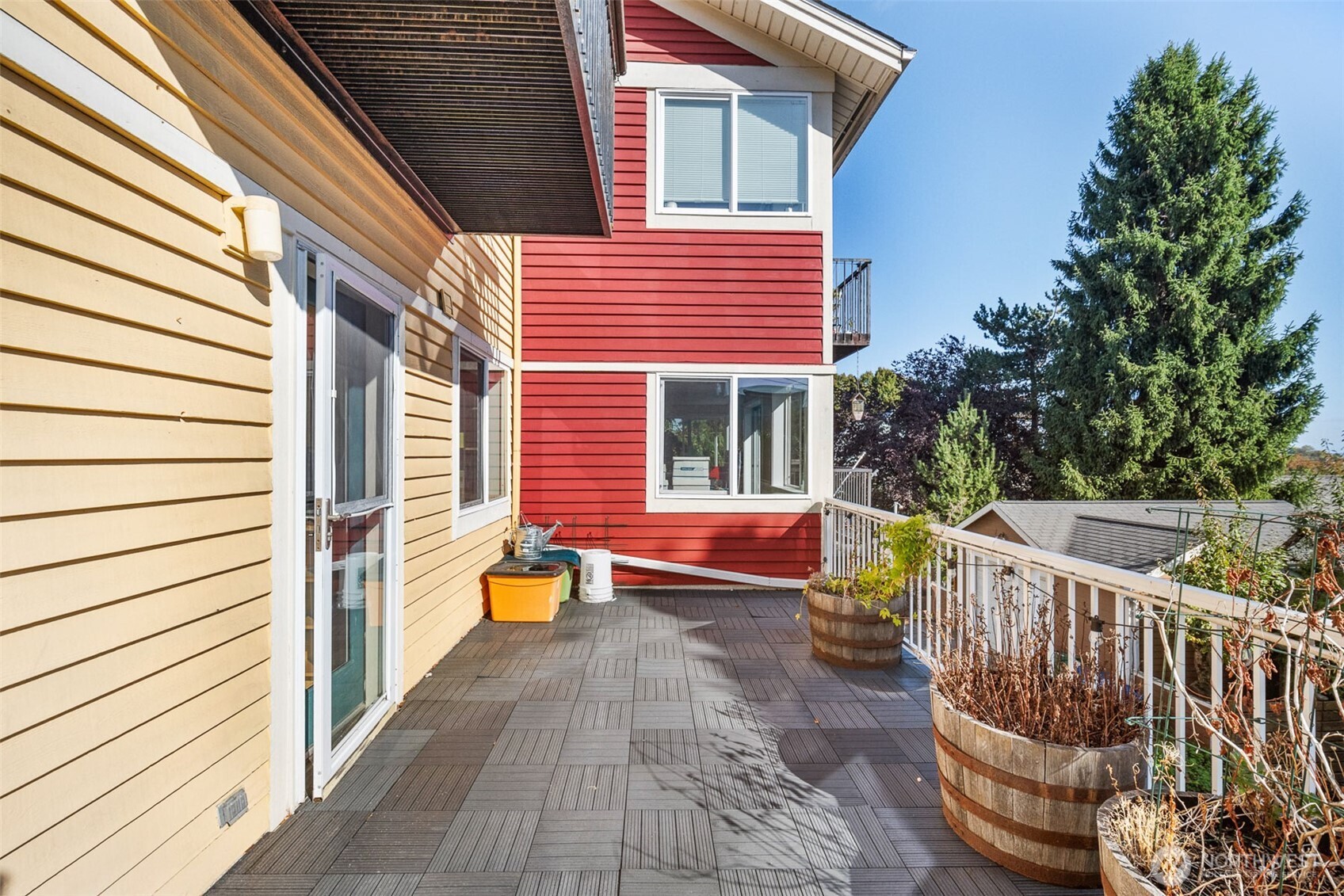 2400 East Howell Street, Unit G Seattle, WA 98122 - Photo 20 of 31 a view of outdoor seating