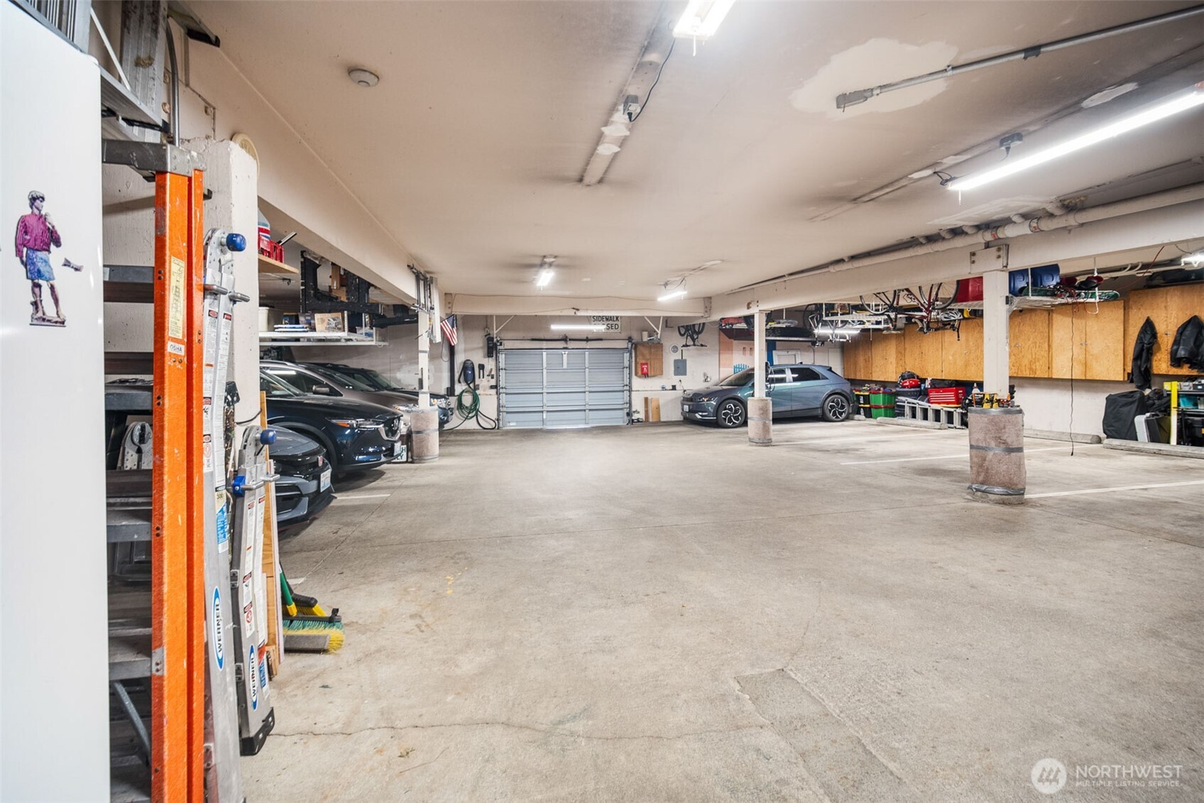 2400 East Howell Street, Unit G Seattle, WA 98122 - Photo 29 of 31 a view of parking area