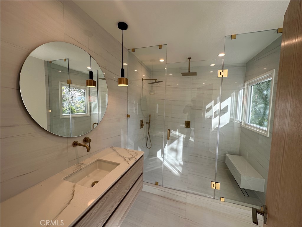 338 West Kenneth Road Glendale, CA 91202 - Photo 13 of 18