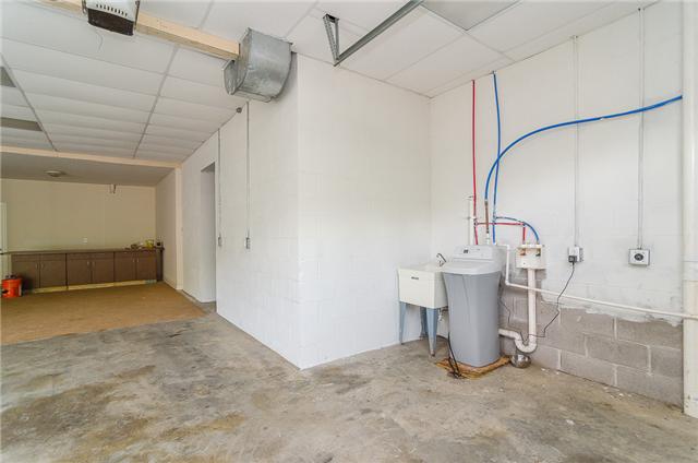 3443 Thompson Road Springfield, TN 37172 - Photo 15 of 20 This huge garage also features a sink and washer & dryer hook-ups. It could potentially be finished for multi-generational living space.