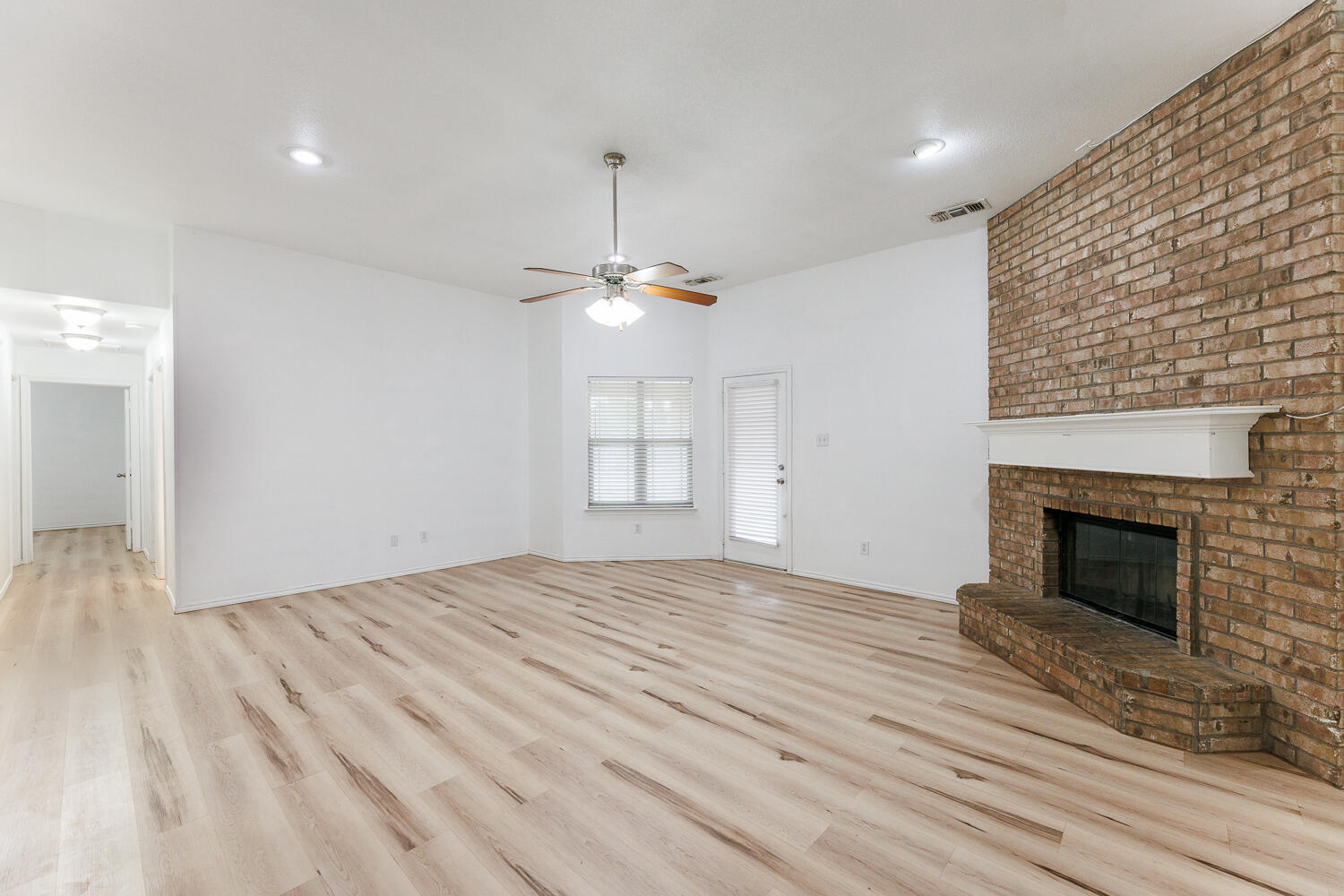 6906 37th Street Lubbock, TX 79407 - Photo 6 of 50 Living Area