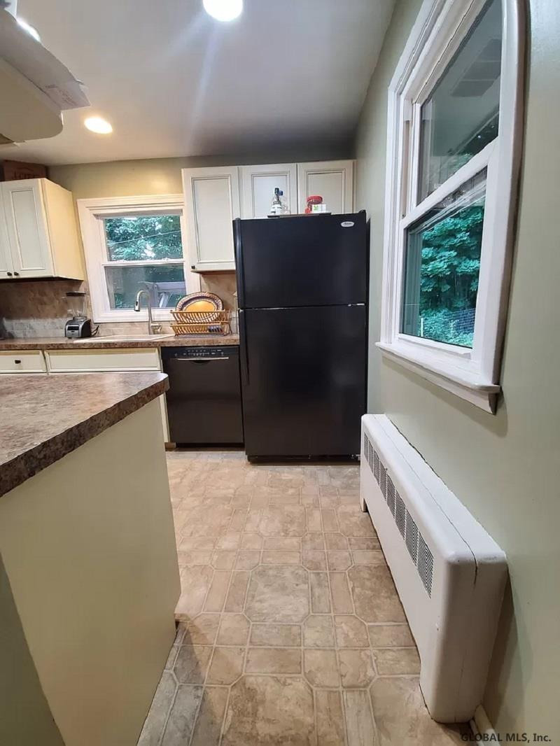 8 Denison Road Colonie, NY 12309 - Photo 17 of 44 Photo 18