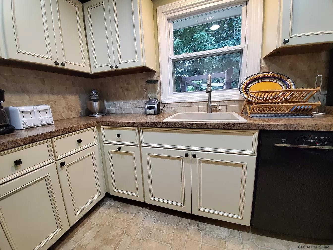 8 Denison Road Colonie, NY 12309 - Photo 19 of 44 Photo 20