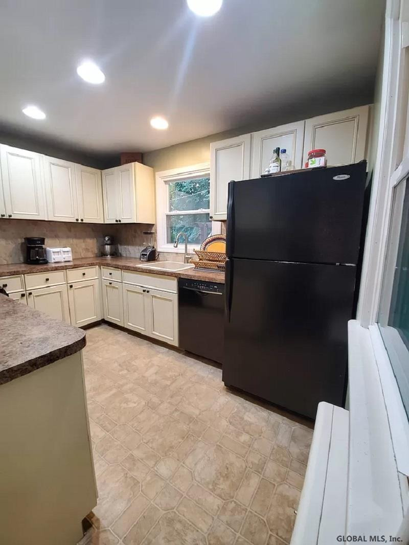 8 Denison Road Colonie, NY 12309 - Photo 20 of 44 Photo 21