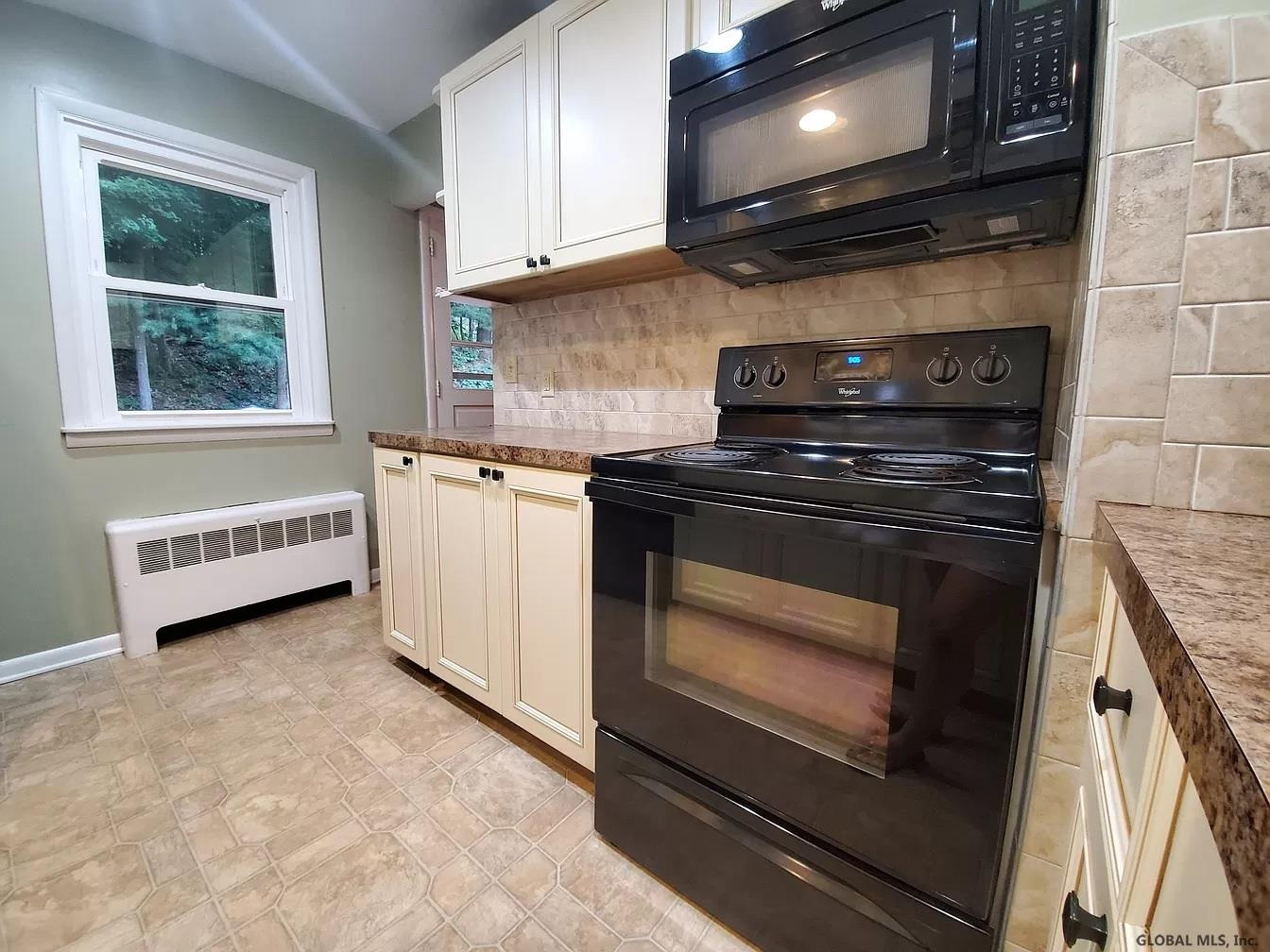 8 Denison Road Colonie, NY 12309 - Photo 22 of 44 Photo 23