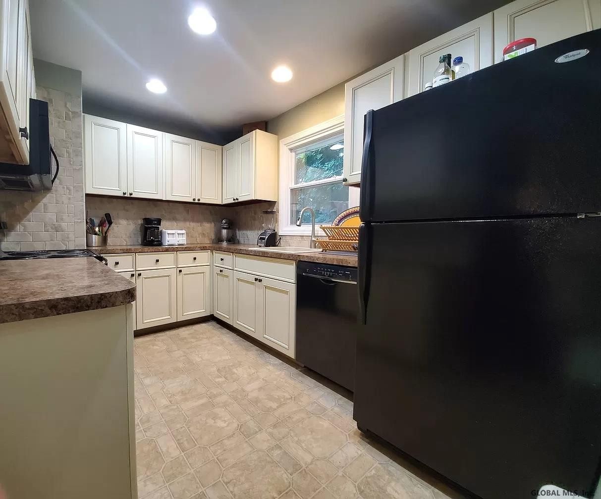8 Denison Road Colonie, NY 12309 - Photo 23 of 44 Photo 24