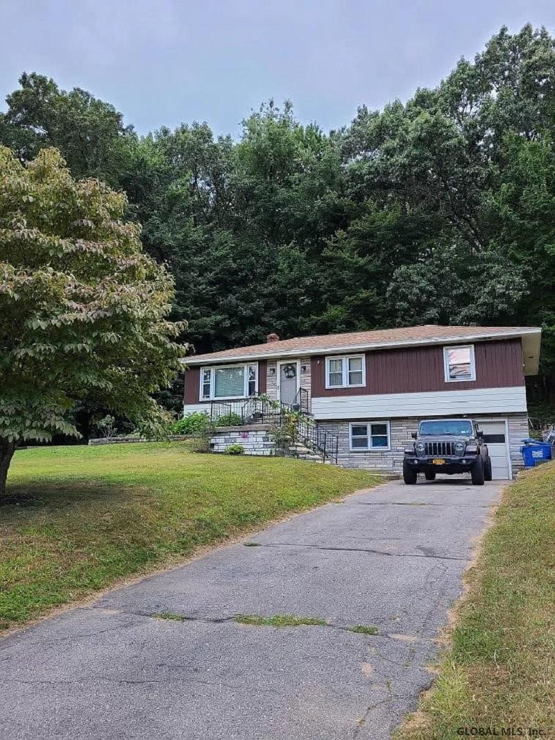 8 Denison Road Colonie, NY 12309 - Photo 3 of 44 Photo 4