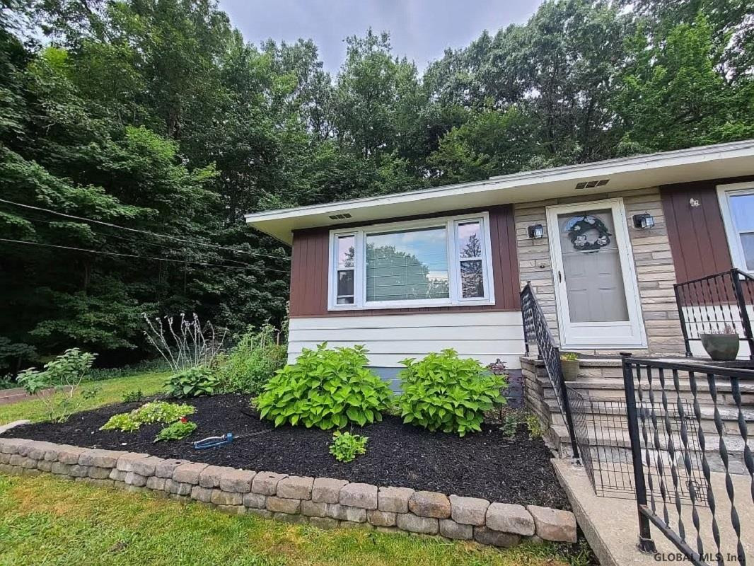 8 Denison Road Colonie, NY 12309 - Photo 5 of 44 Photo 6