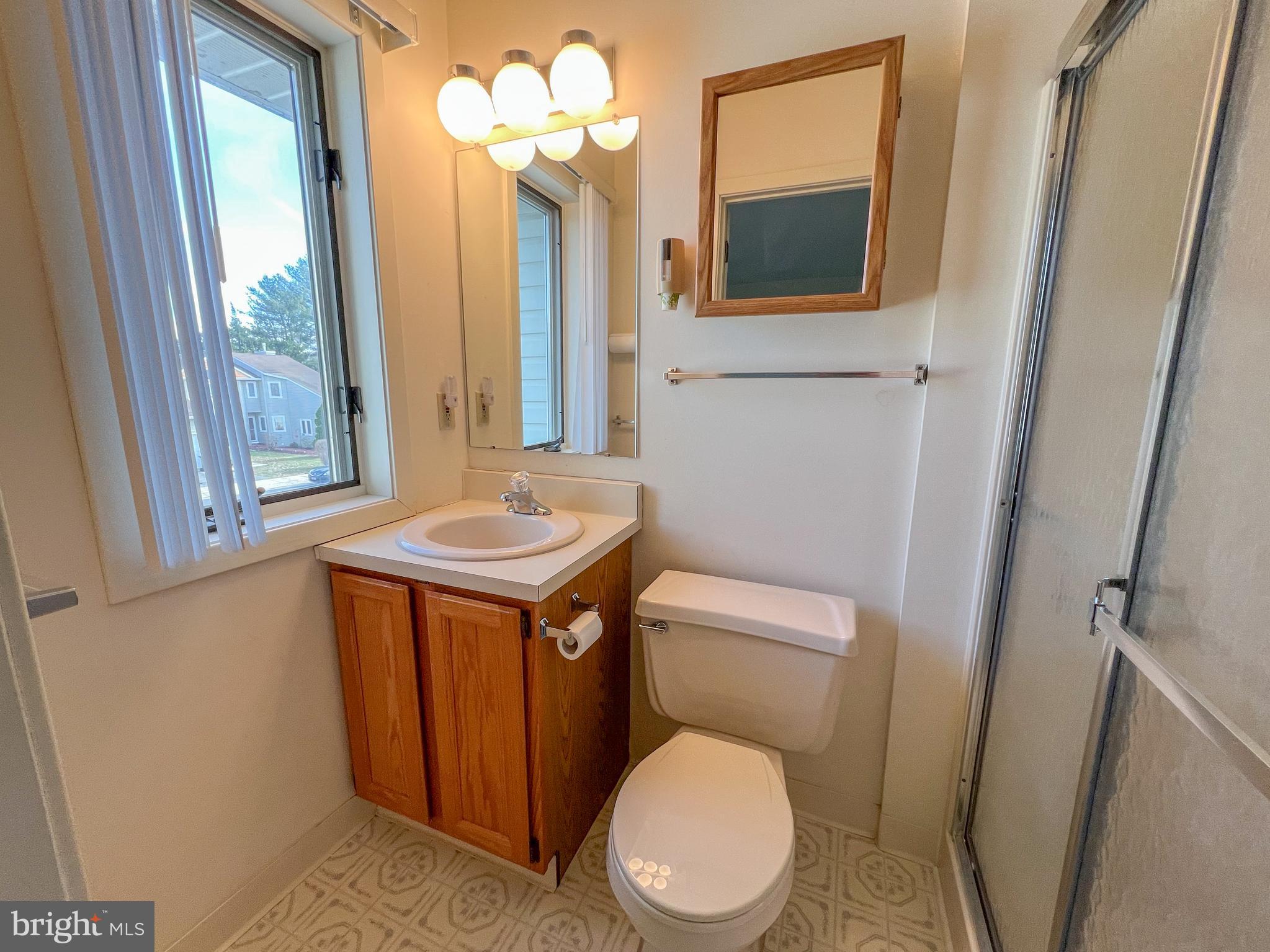 370 Chickory Way Newark, DE 19711 - Photo 21 of 36 a bathroom with a toilet a sink and a mirror