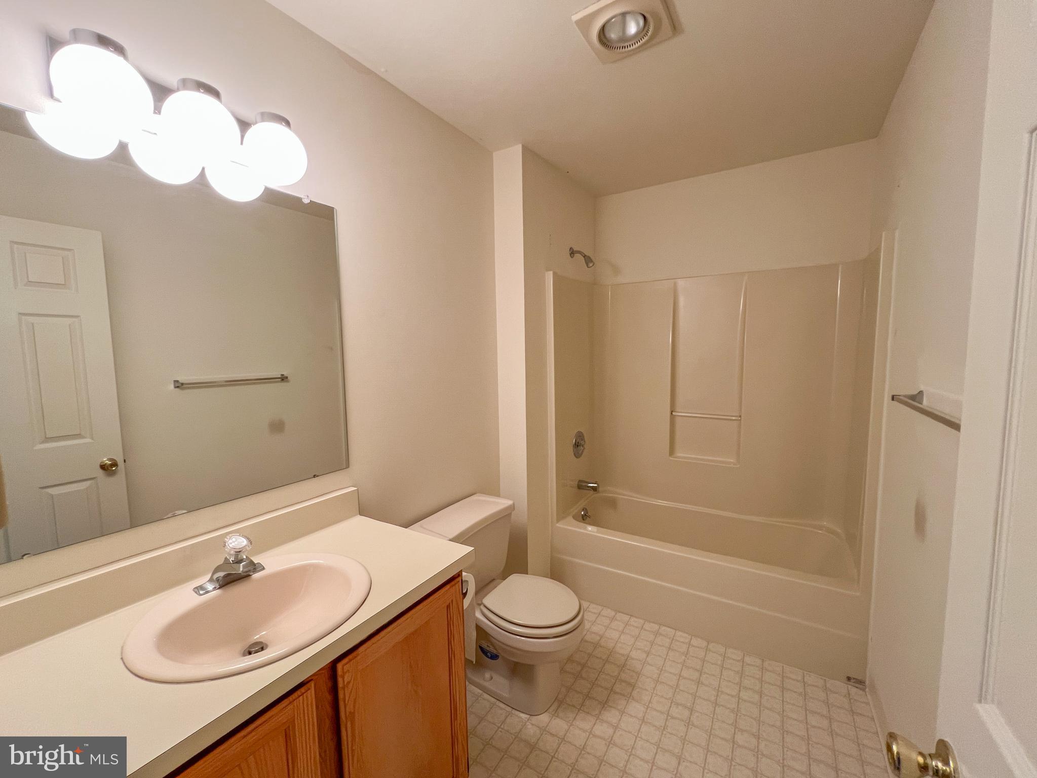370 Chickory Way Newark, DE 19711 - Photo 25 of 36 a bathroom with a sink a toilet and shower