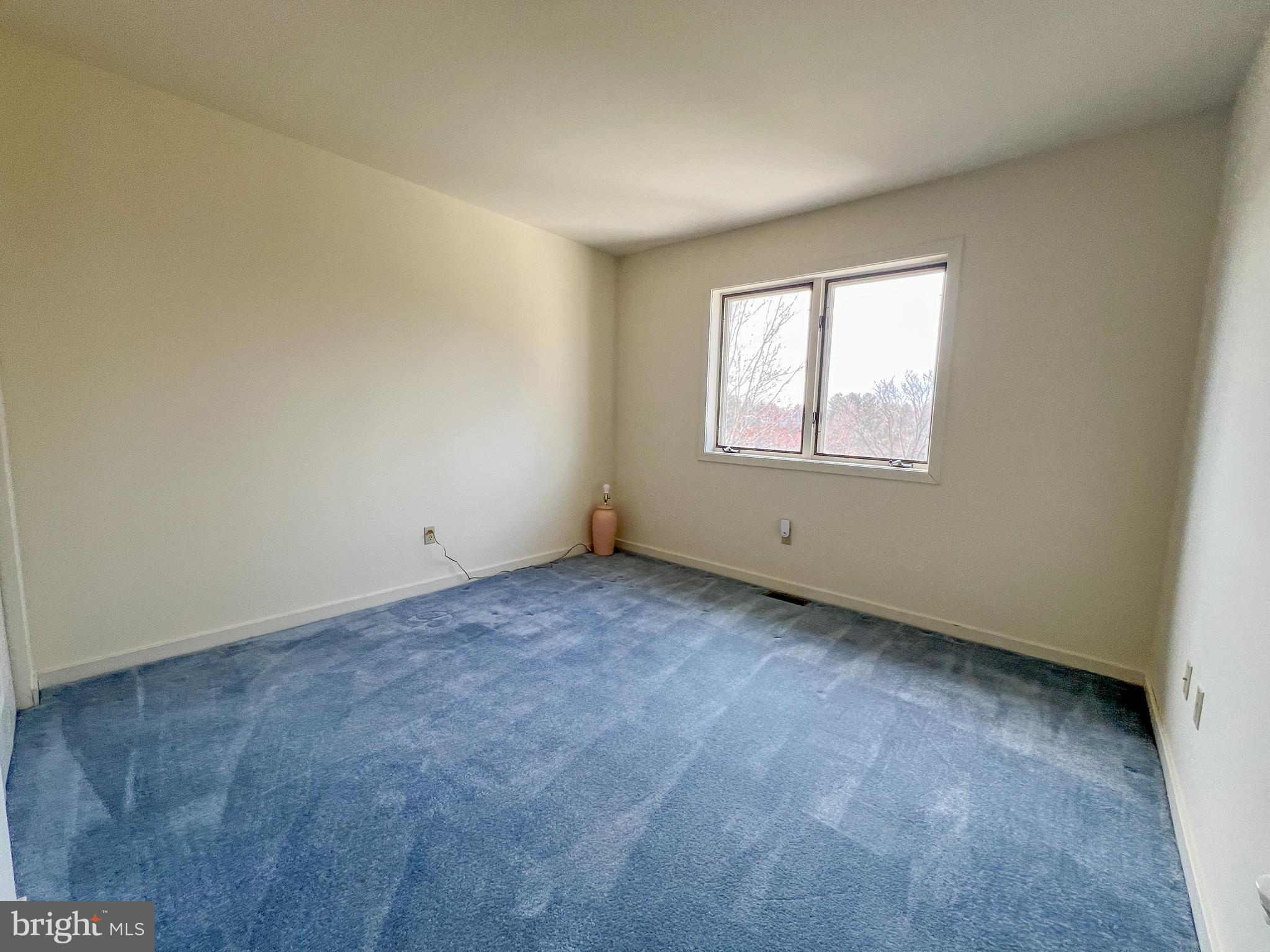 370 Chickory Way Newark, DE 19711 - Photo 27 of 36 an empty room with a window