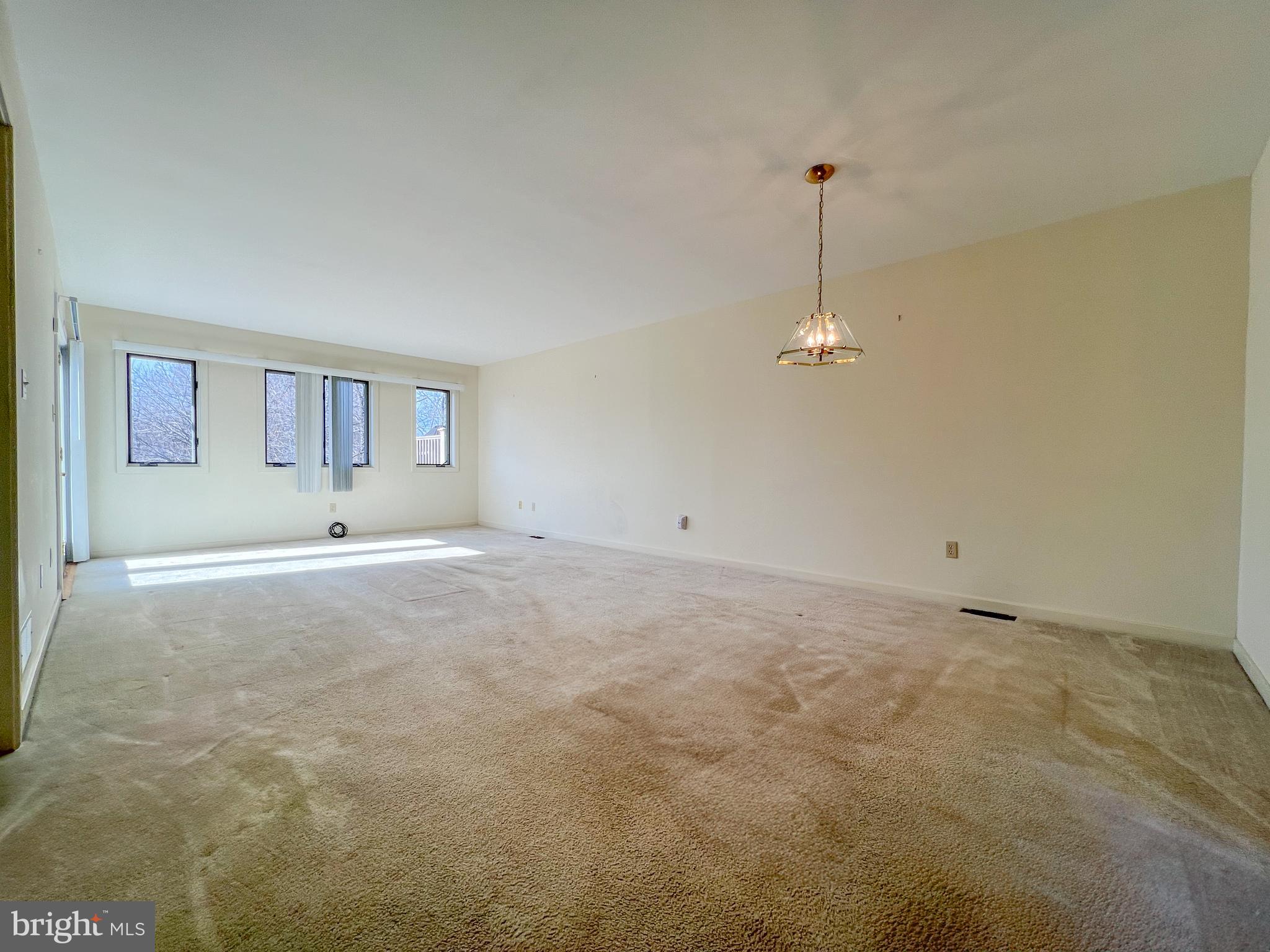 370 Chickory Way Newark, DE 19711 - Photo 3 of 36 a view of empty room with ceiling fan