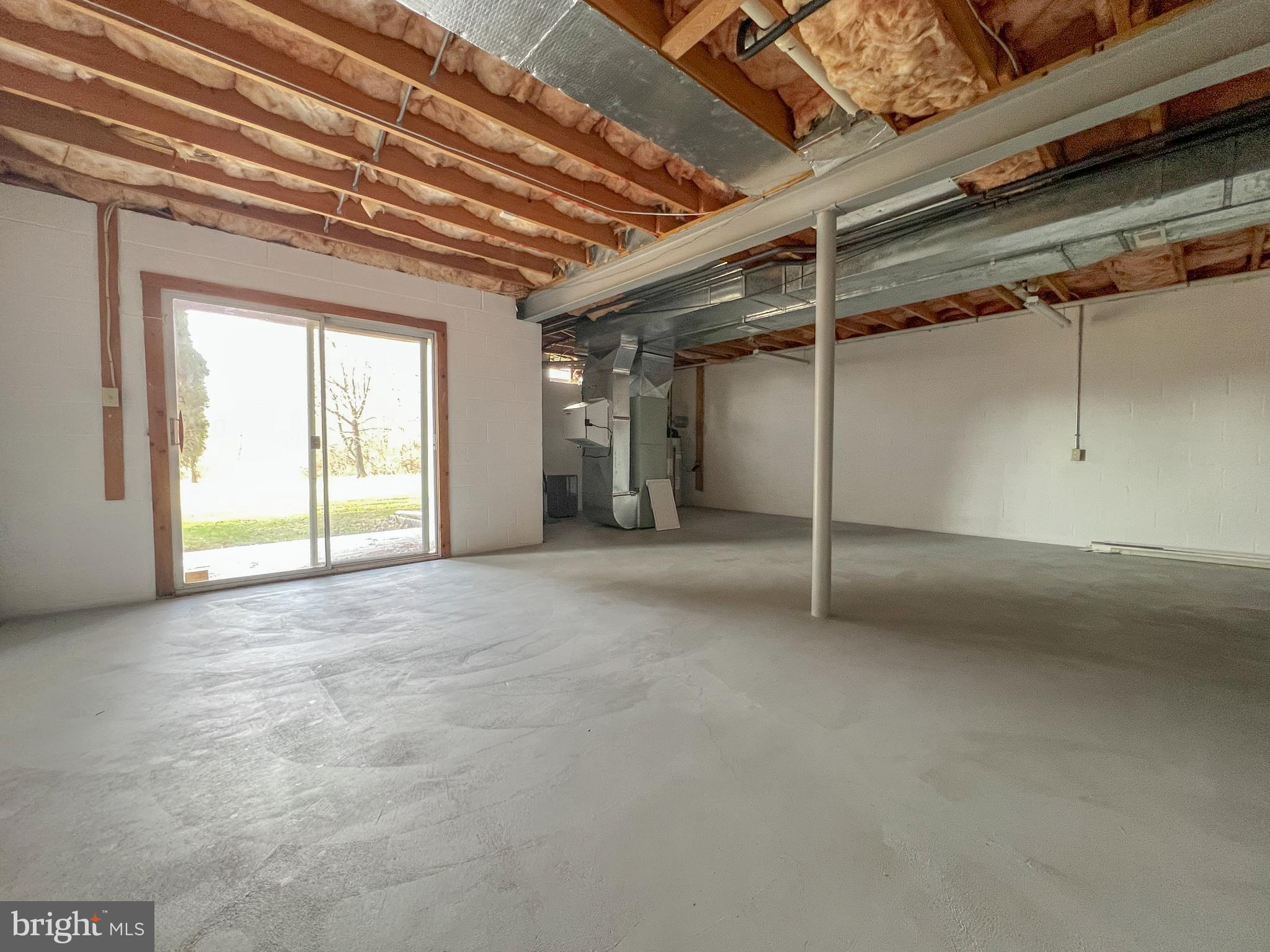 370 Chickory Way Newark, DE 19711 - Photo 31 of 36 a view of an empty room with a window