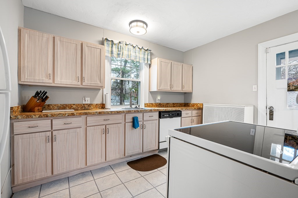 15 Rockrimmon Road Worcester, MA 01602 - Photo 8 of 33