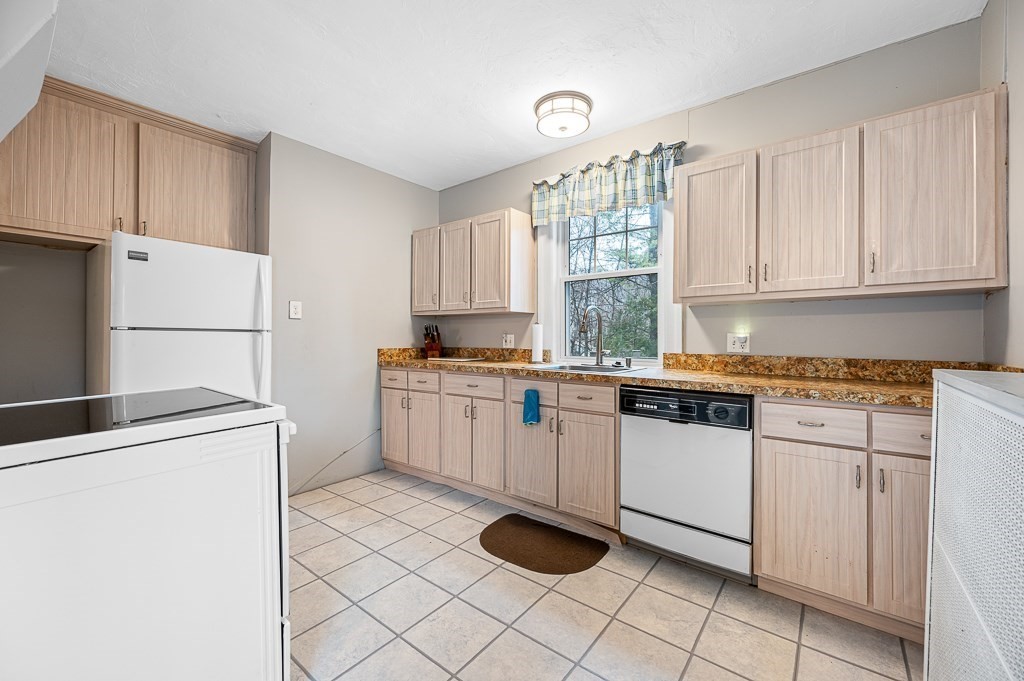 15 Rockrimmon Road Worcester, MA 01602 - Photo 9 of 33