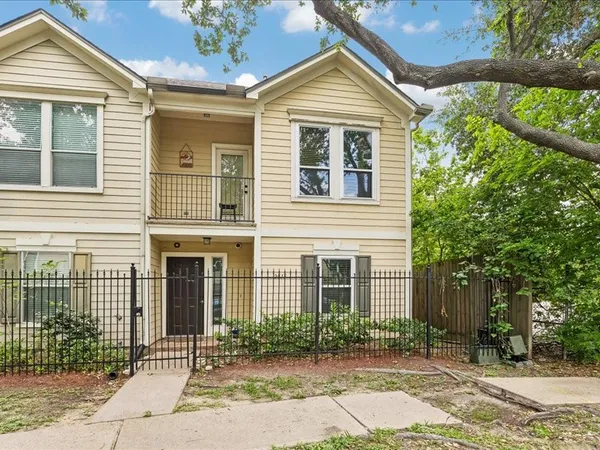 $299,900 | 2915 Clay Street, Houston, TX 77003