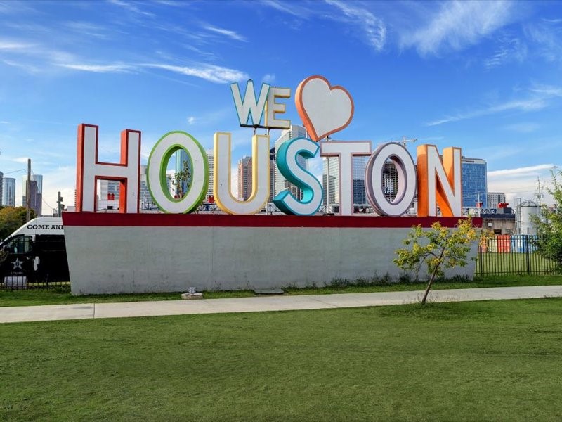 2915 Clay Street Houston, TX 77003 - Photo 4 of 15 Iconic “We Houston” landmark showcasing the vibrant energy and culture of the city.