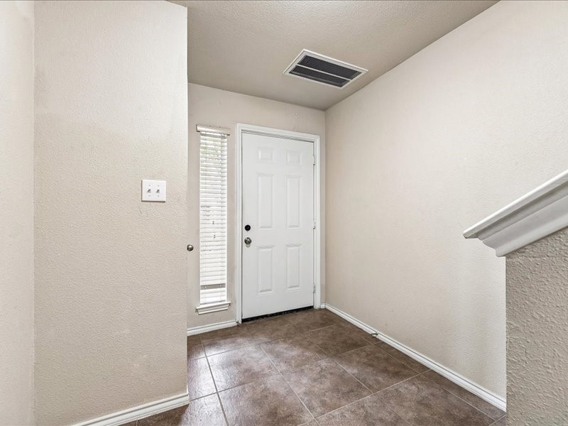 2915 Clay Street Houston, TX 77003 - Photo 6 of 15 Welcoming entry with tile flooring and natural light, creating a clean and functional first impression.