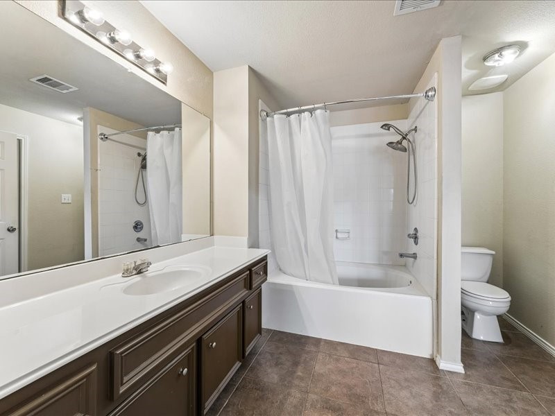 2915 Clay Street Houston, TX 77003 - Photo 8 of 15 Spacious primary bath with dual sinks, large vanity, and a tub/shower combination.