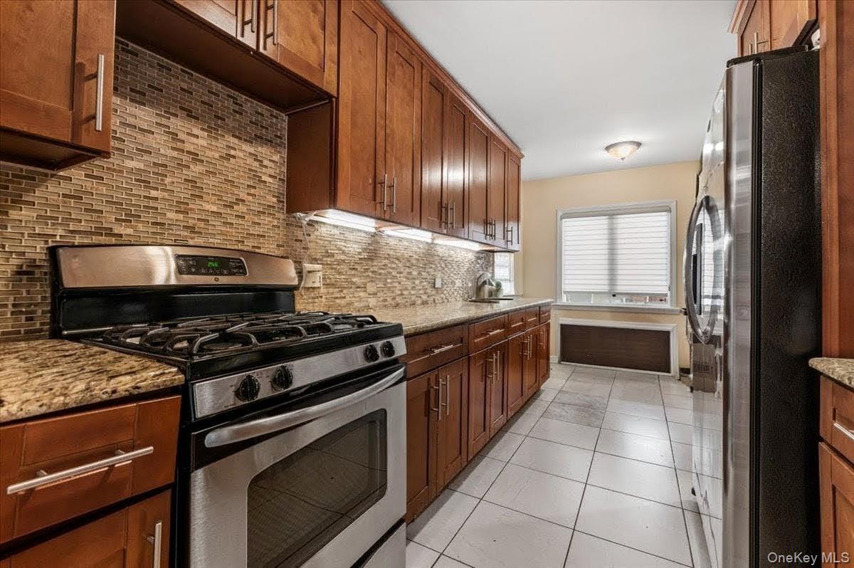 449 Argyle Road Cedarhurst, NY 11516 - Photo 11 of 33