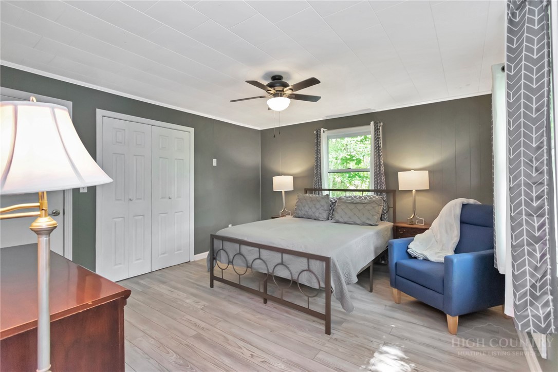 2209-2211 Sugar Mountain 2 Road Newland, NC 28657 - Photo 49 of 50 a room with furniture and a chandelier