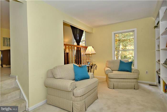 2406 Henslowe Drive Potomac, MD 20854 - Photo 13 of 25 Interior (General)