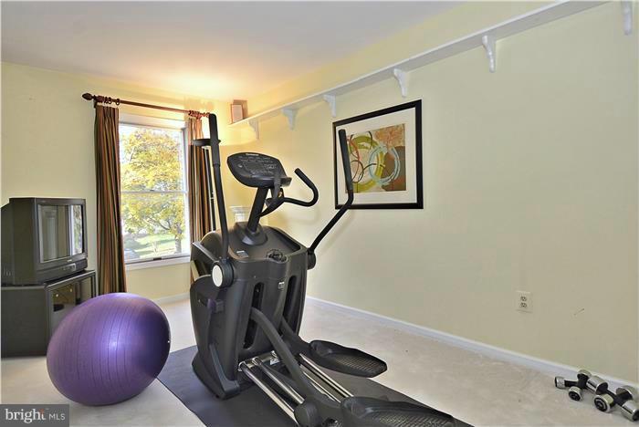 2406 Henslowe Drive Potomac, MD 20854 - Photo 17 of 25 Bedroom