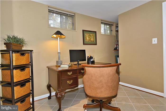 2406 Henslowe Drive Potomac, MD 20854 - Photo 21 of 25 Interior (General)