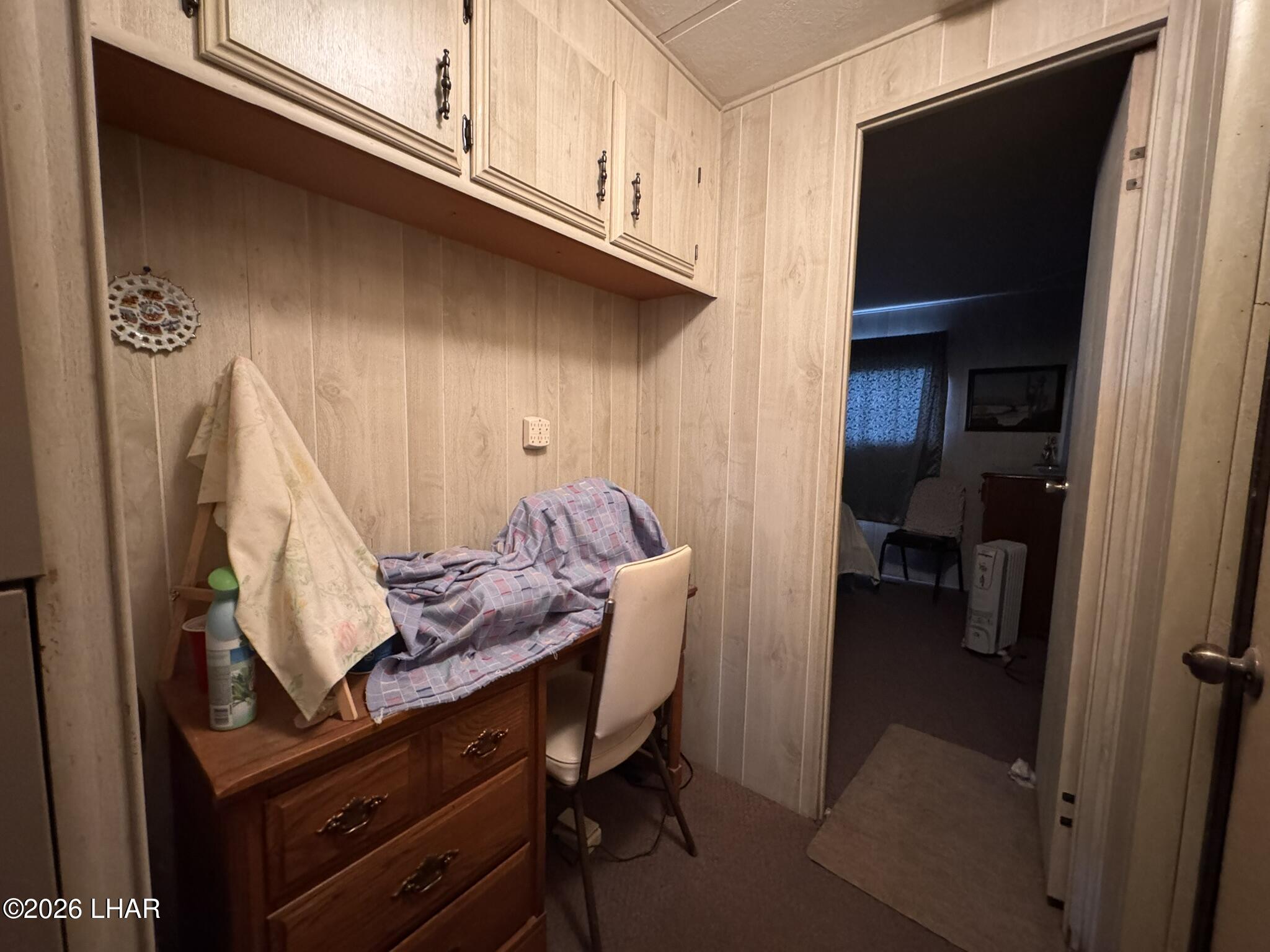 587 West Pyramid Street Quartzsite, AZ 85346 - Photo 11 of 46 a view of walk in closet