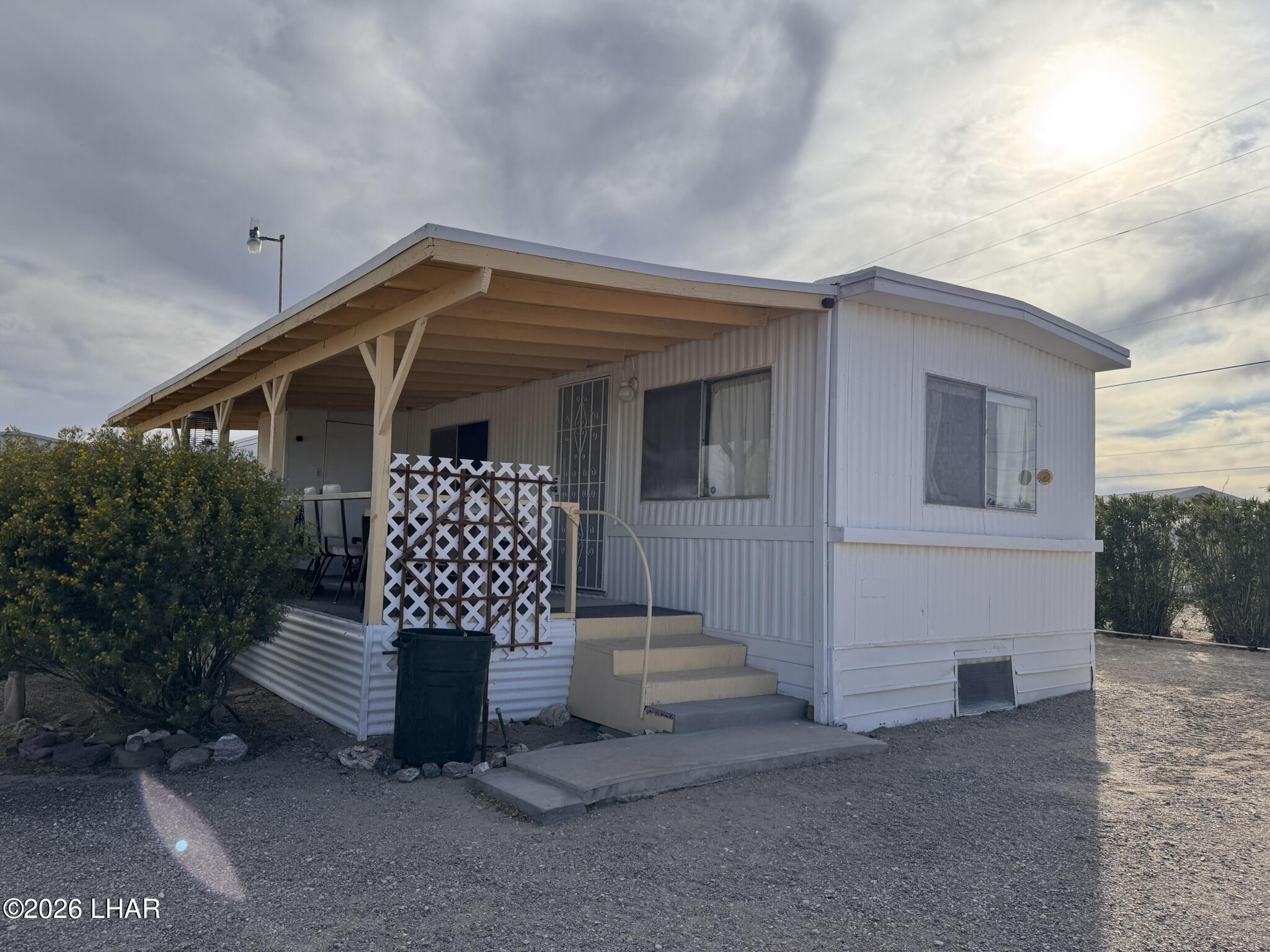 587 West Pyramid Street Quartzsite, AZ 85346 - Photo 2 of 46 a front view of a house with garden