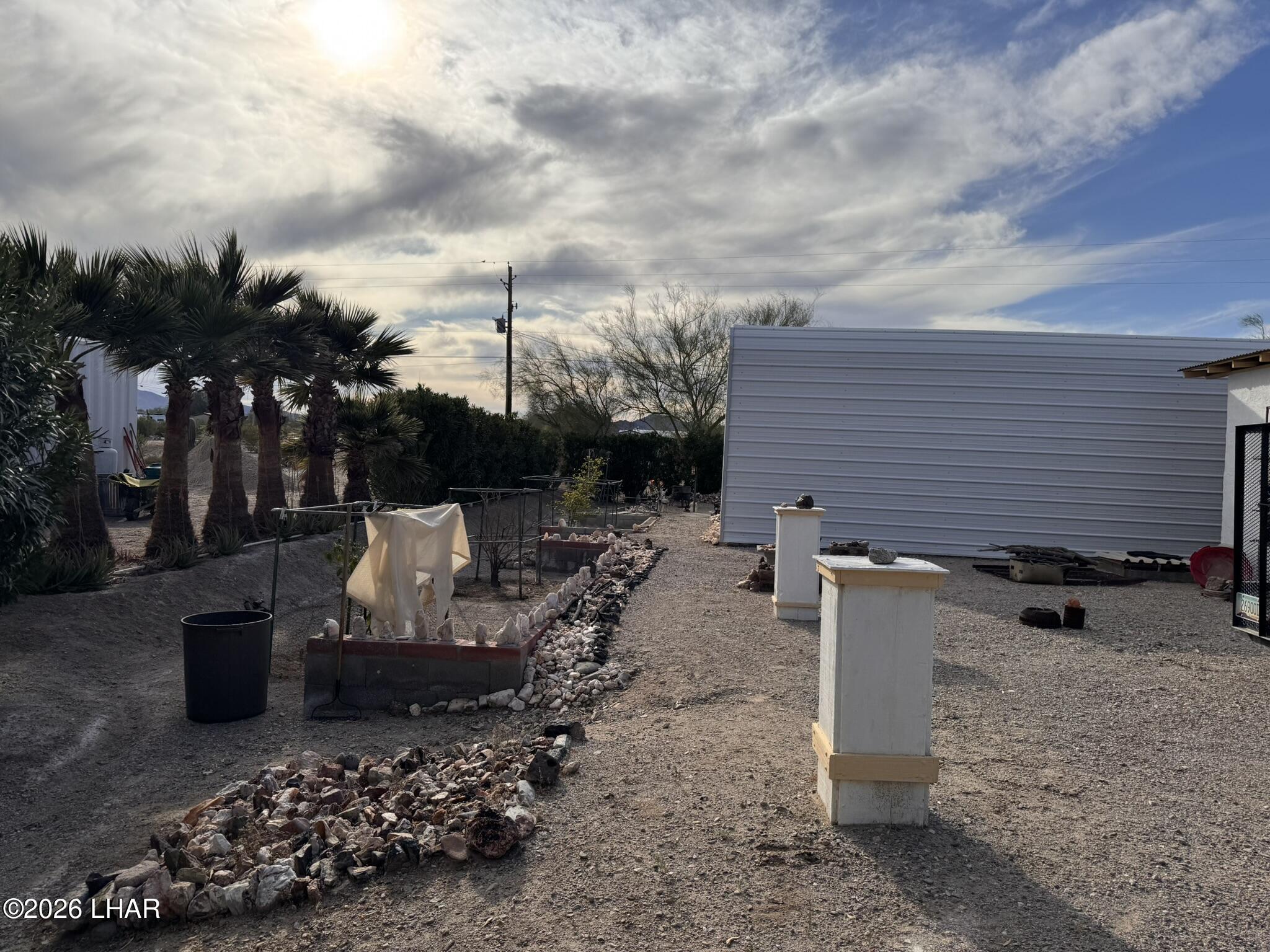 587 West Pyramid Street Quartzsite, AZ 85346 - Photo 21 of 46 a view of a terrace with sitting area