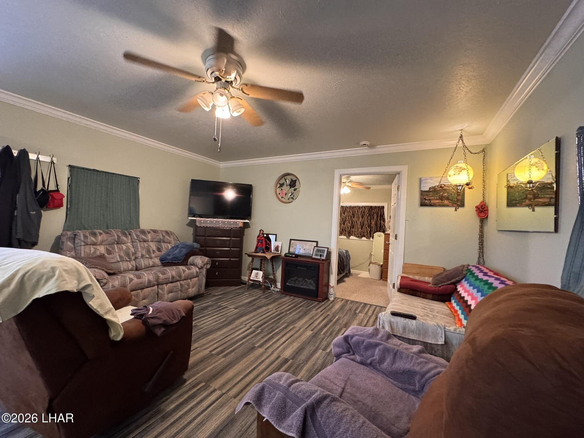 587 West Pyramid Street Quartzsite, AZ 85346 - Photo 25 of 46 a living room with furniture and a flat screen tv