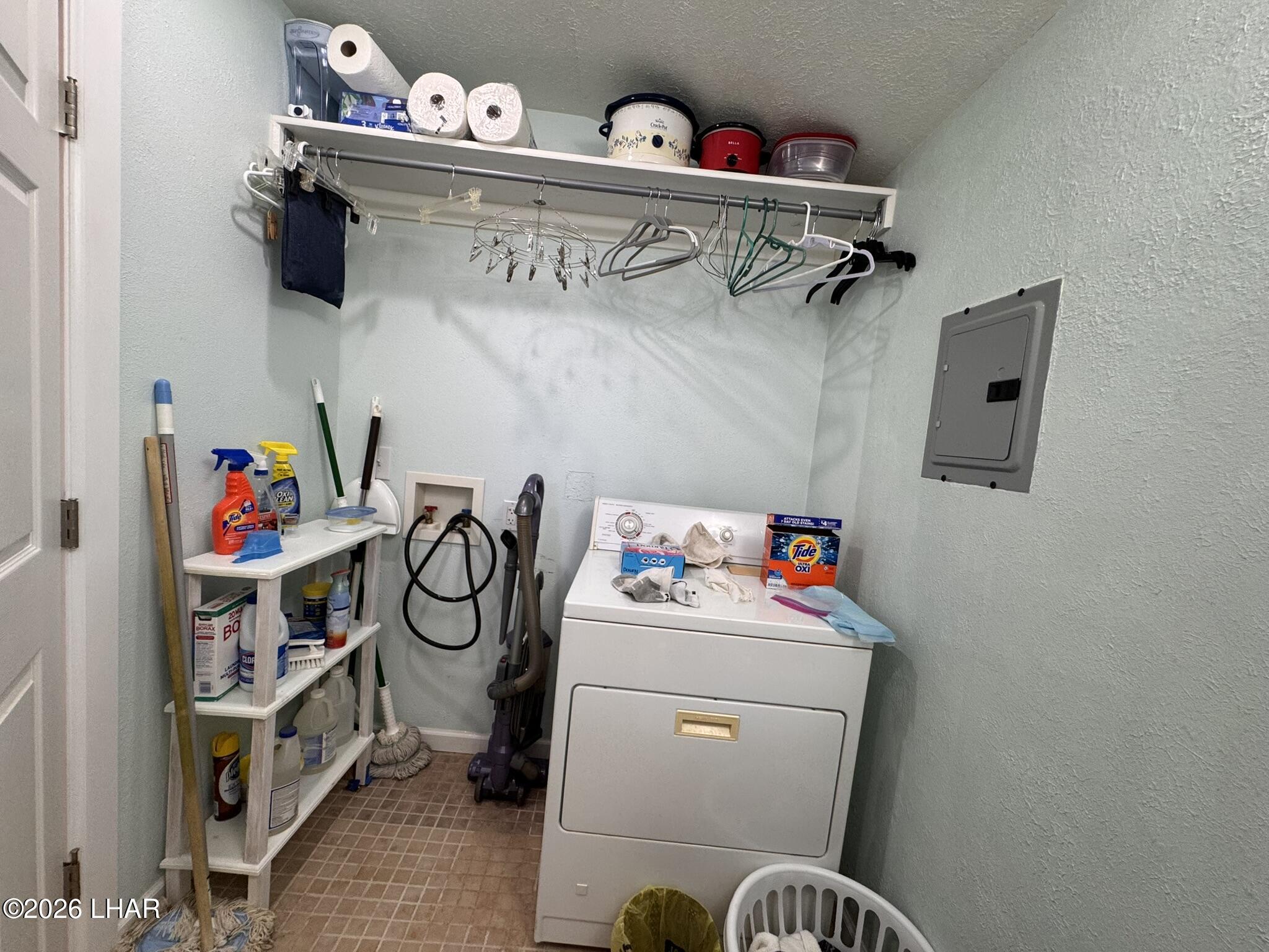 587 West Pyramid Street Quartzsite, AZ 85346 - Photo 35 of 46 a utility room with dryer and washer